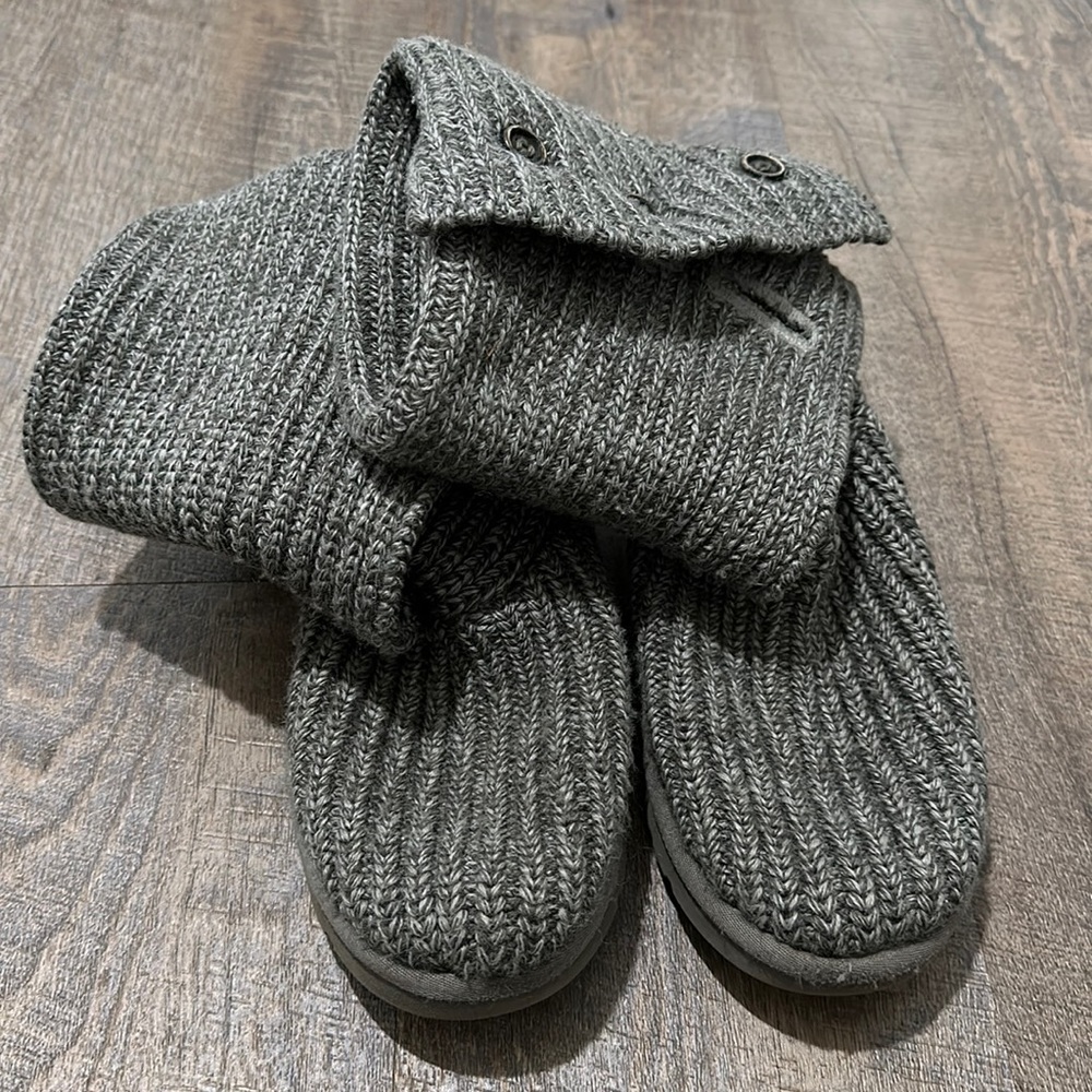 Grey sweater uggs